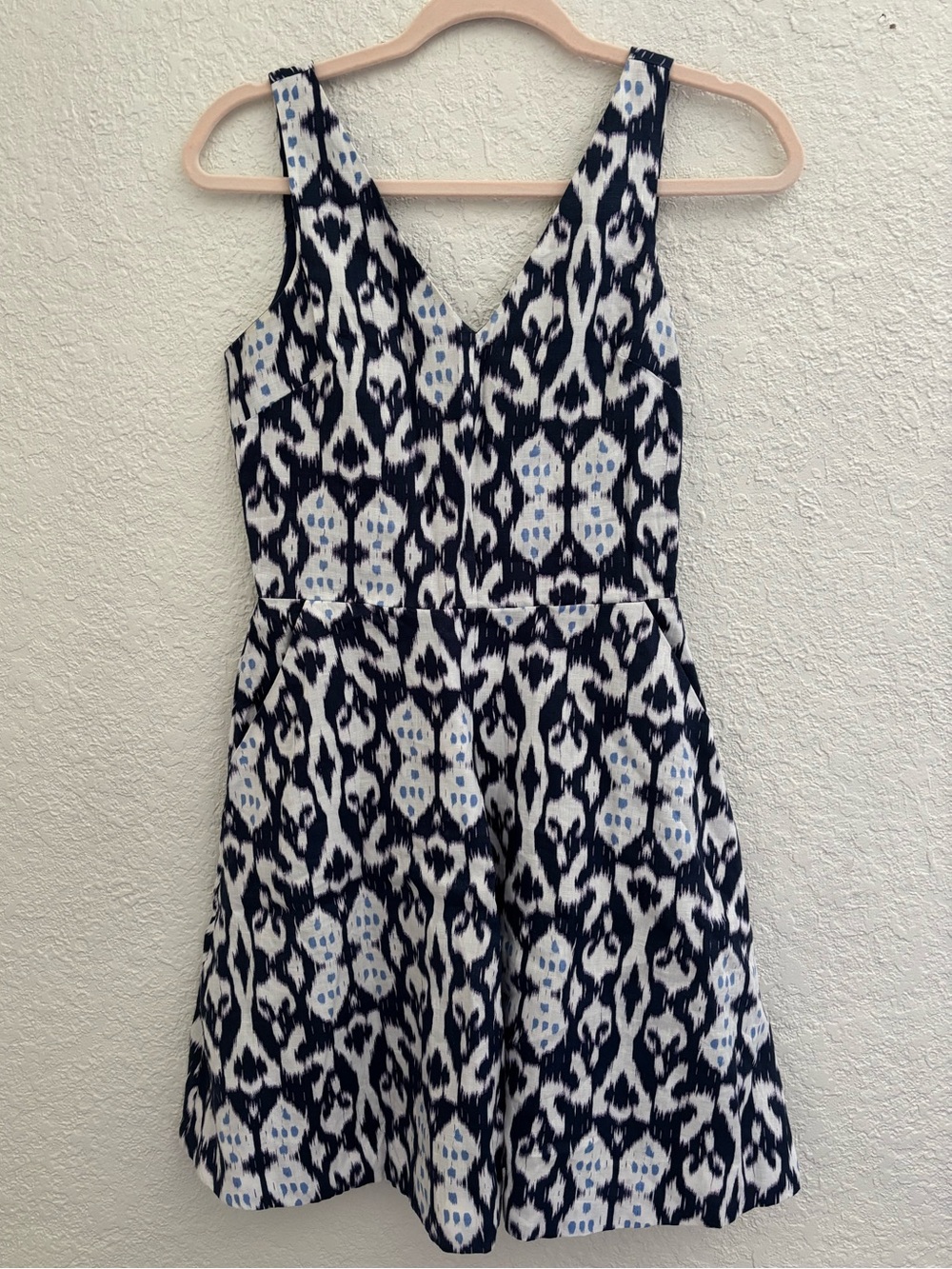 GAP Navy and White Ikat Print Linen V-Neck Dress size 0
